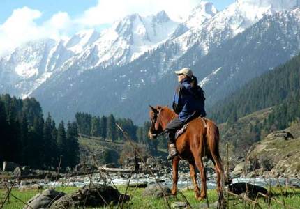 6-Day Scenic Tour: Jammu-Srinagar-Gulmarg-Pahalgam-Amritsar