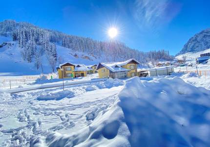 Kashmir Grand Tour: Jammu-Srinagar-Gulmarg-Sonmarg-Pahalgam - 9 Days