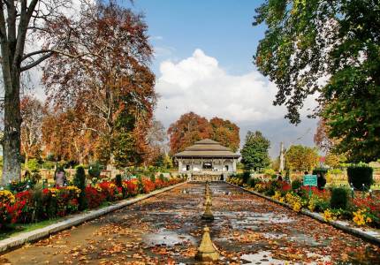 6-Day Scenic Tour: Jammu-Srinagar-Gulmarg-Pahalgam-Amritsar